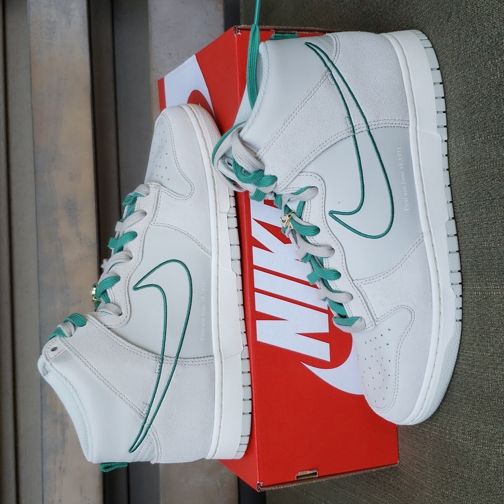 NIKE DUNK HI SE